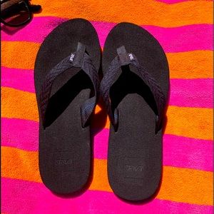 NWOT TEVA flip flops